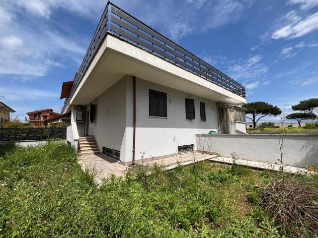 Villa Indipendente in vendita a Giardini Tor di Mezzavia, Roma Capitale
