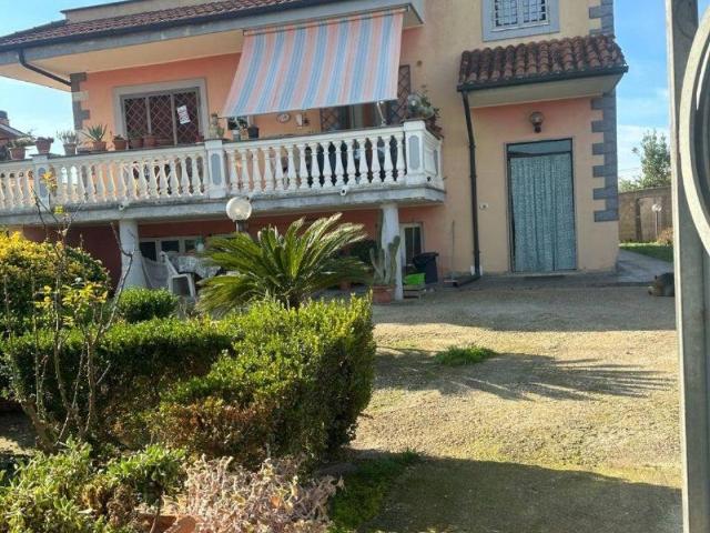 Villa Indipendente in vendita a Valle Castiglione, Roma Capitale
