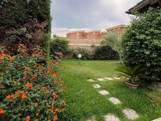 Villa Indipendente in vendita a Mezzocammino, Roma