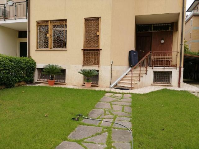 Villa Indipendente in vendita a Municipio Roma III, Roma Capitale