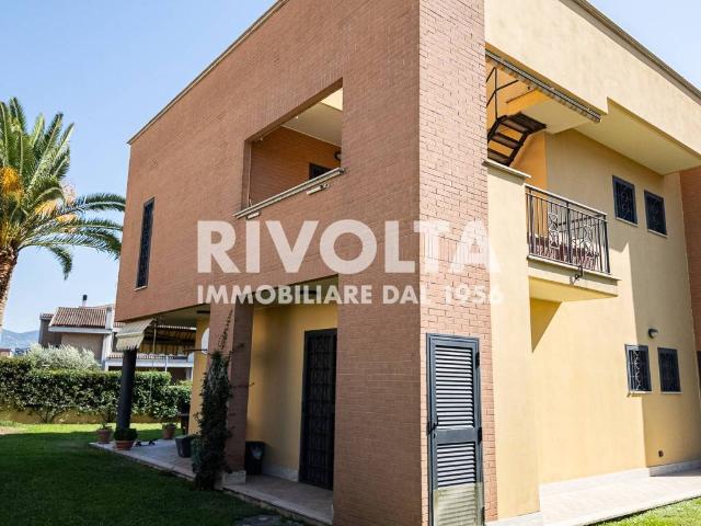 Villa Indipendente in vendita a Finocchio, Roma Capitale