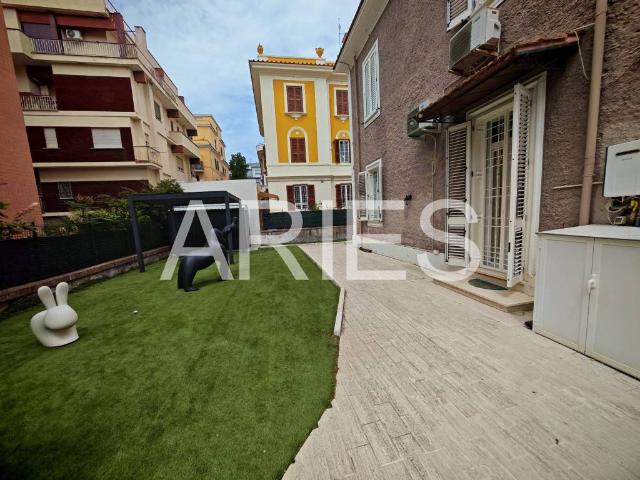 Villa Indipendente in vendita a Lido di Ostia, Roma Capitale