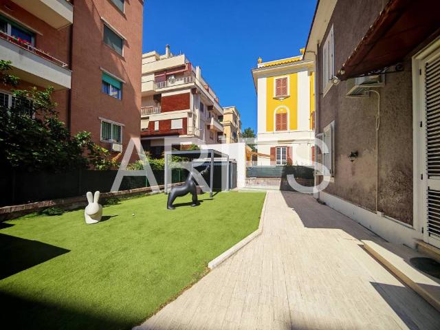 Villa Indipendente in vendita a Lido di Ostia, Roma Capitale