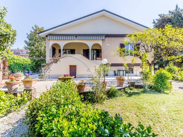 Villa Indipendente in vendita a Municipio Roma X, Roma Capitale