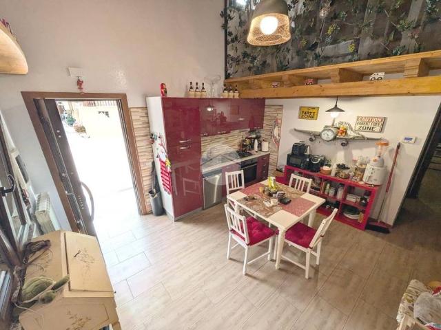 Villa Indipendente in vendita a Morena, Roma
