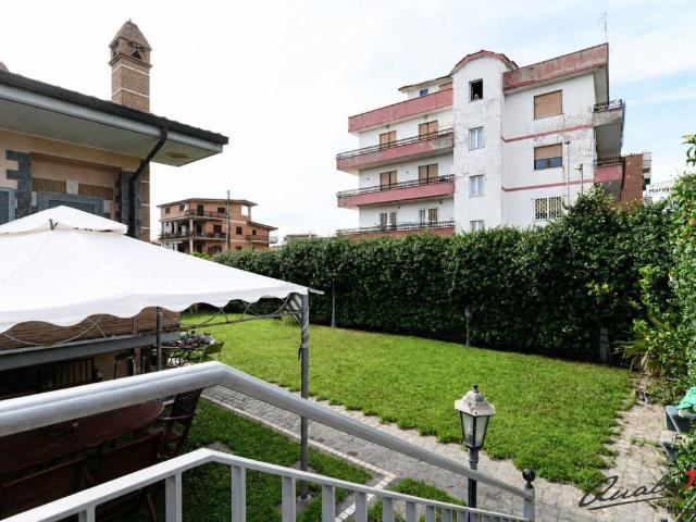 Villa Indipendente in vendita a Villa Verde, Roma Capitale