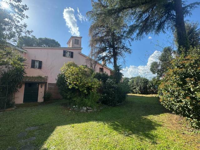 Villa Indipendente in vendita a Municipio Roma IV, Roma Capitale