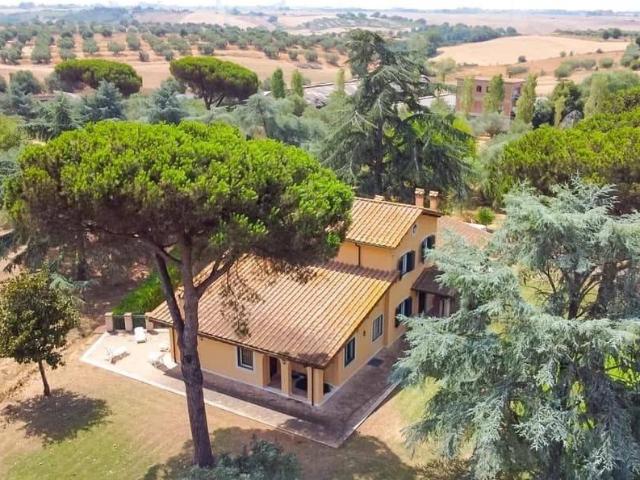 Villa Indipendente in vendita a Monte Migliore, Roma Capitale