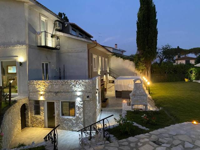 Villa Indipendente in vendita a Vecchio Ovile dell'Olgiata, Roma