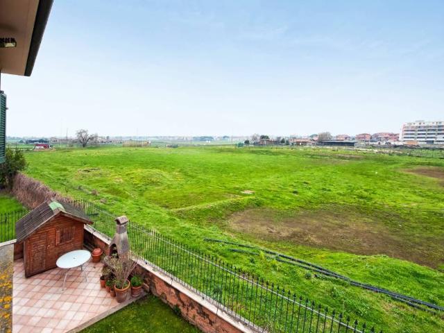 Villa Indipendente in vendita a Giardini Tor di Mezzavia, Roma Capitale