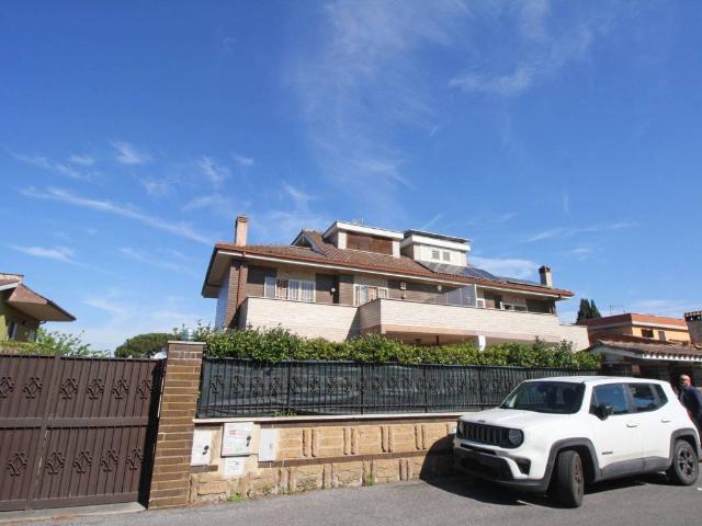 Villa Indipendente in vendita a Municipio Roma XIII, Roma Capitale