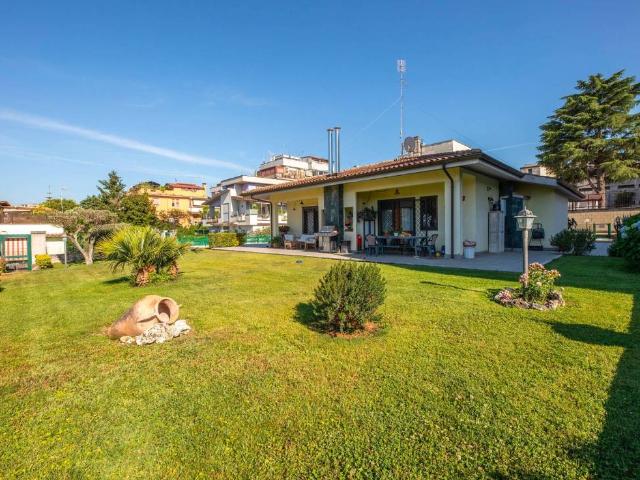 Villa Indipendente in vendita a Municipio Roma XV, Roma Capitale