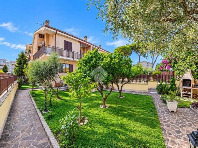 Villa Indipendente in vendita a Morena, Roma