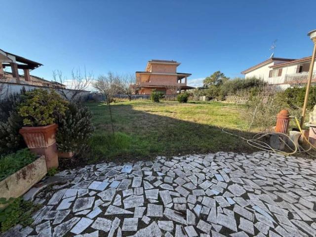 Villa Indipendente in vendita a Stagni di Ostia, Roma Capitale