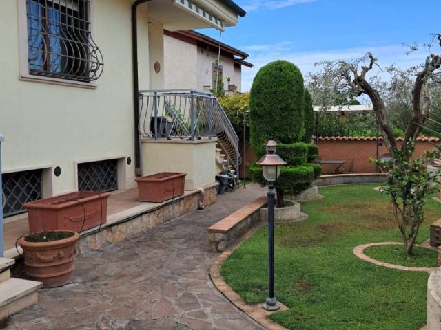 Villa Indipendente in vendita a Villaggio Breda, Roma Capitale