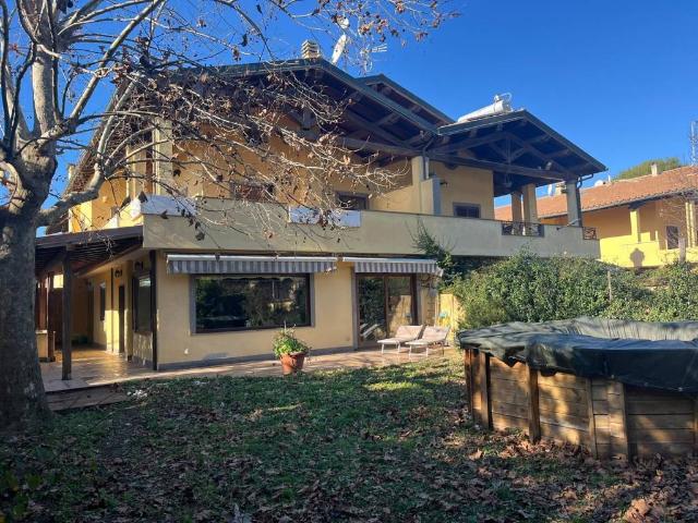 Villa Indipendente in vendita a Falcognana, Roma Capitale