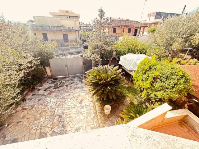 Villa Indipendente in vendita a Prato Fiorito, Roma Capitale