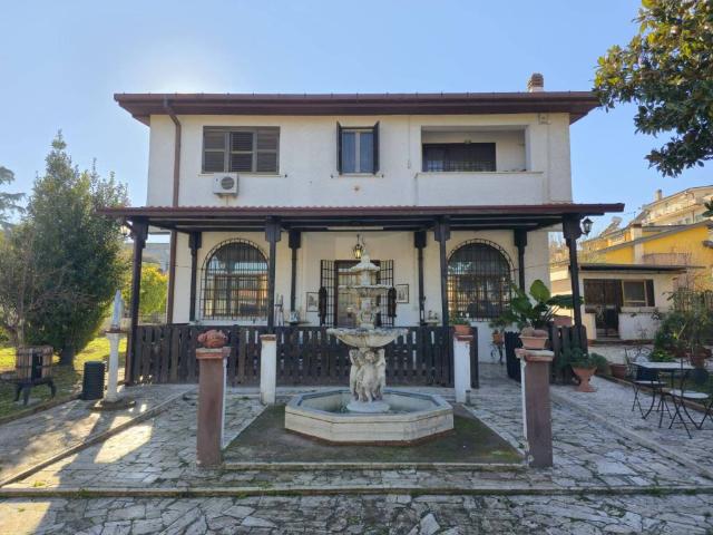 Villa Indipendente in vendita a Colle del Sole, Roma Capitale