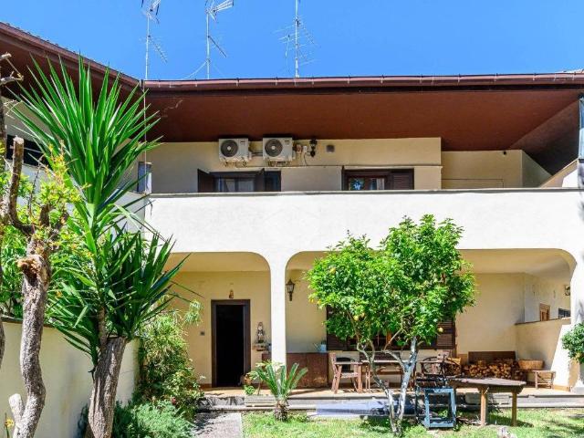 Villa Schiera in vendita a Municipio Roma XII, Roma Capitale