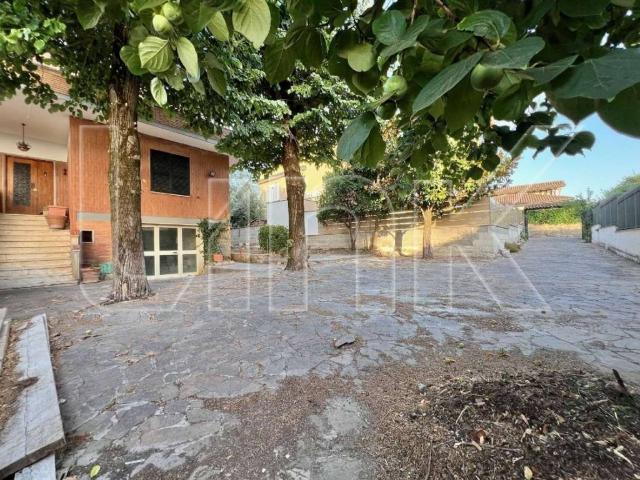 Villa Indipendente in vendita a Municipio Roma VII, Roma Capitale