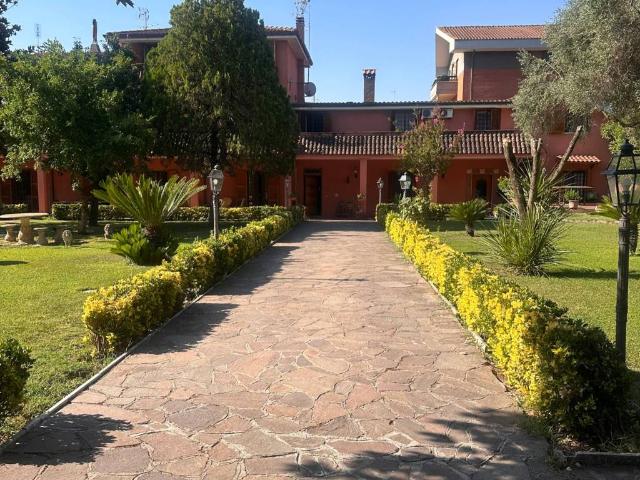 Villa Indipendente in vendita a Municipio Roma VII, Roma Capitale