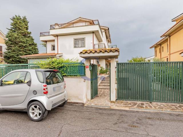 Villa Indipendente in vendita a Capannelle, Roma