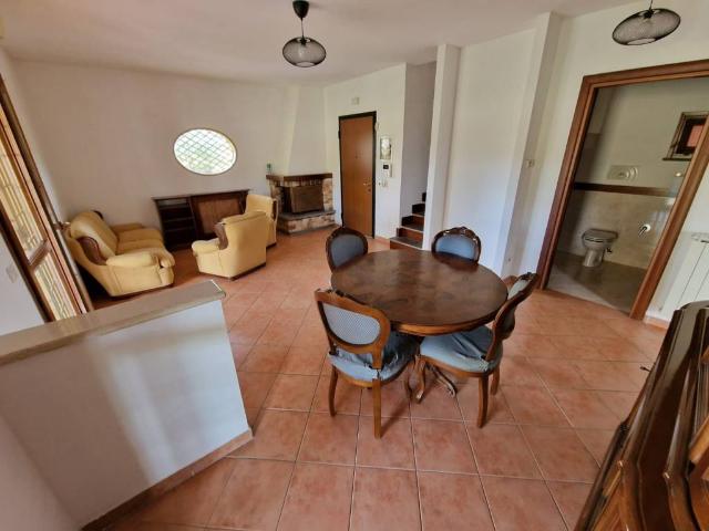 Villa Indipendente in vendita a Colle del Sole, Roma Capitale