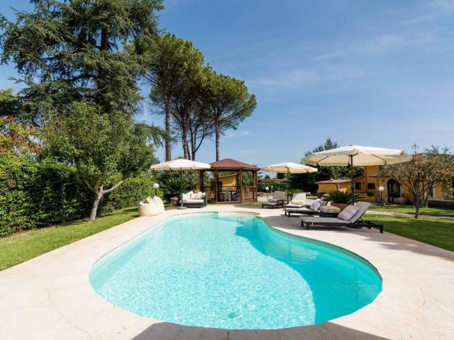Villa Indipendente in vendita a Municipio Roma VIII, Roma Capitale