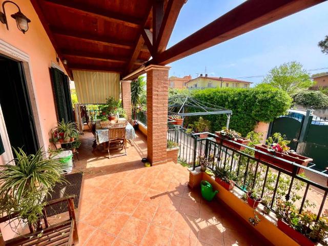 Villa Indipendente in vendita a Stagni di Ostia, Roma Capitale