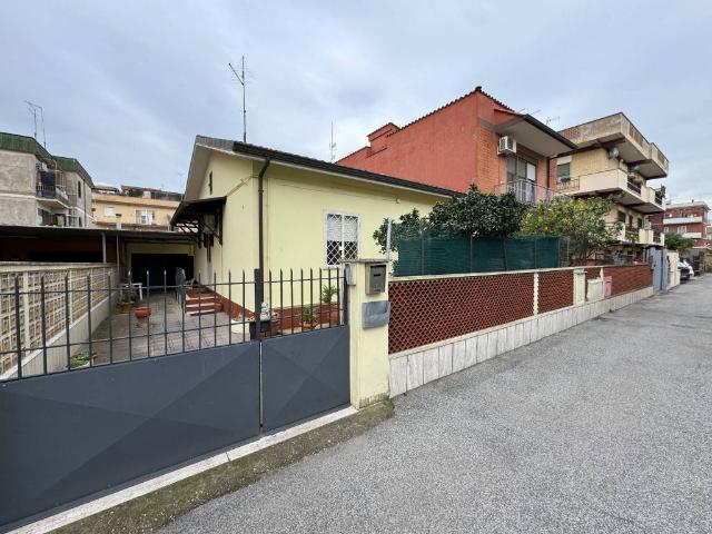 Villa Indipendente in vendita a Municipio Roma X, Roma Capitale
