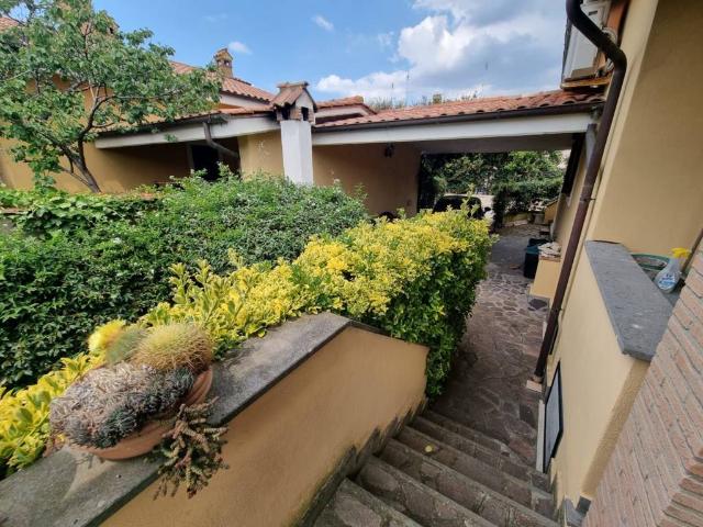 Villa Indipendente in vendita a Municipio Roma X, Roma Capitale