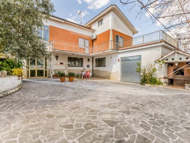 Villa Indipendente in vendita a Municipio Roma XV, Roma Capitale