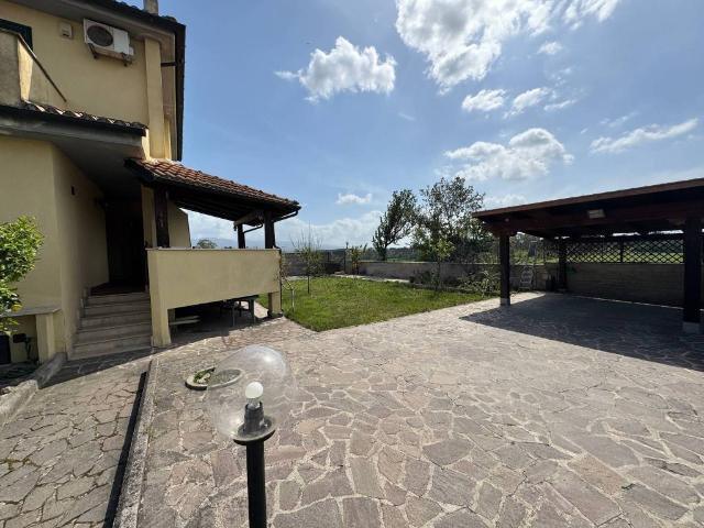 Villa Indipendente in vendita a Colle del Sole, Roma Capitale
