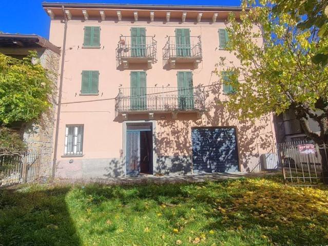 Villa Indipendente in vendita a Romagnese, Lombardia