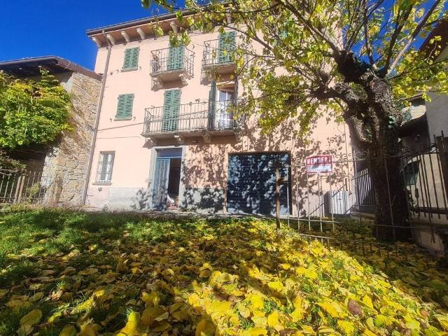 Villa Indipendente in vendita a Romagnese, Lombardia