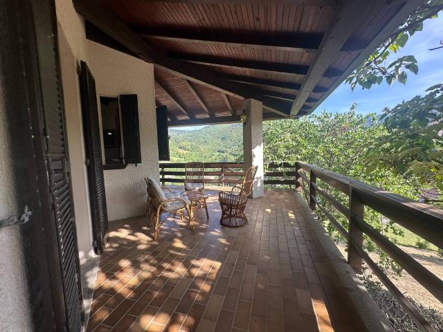 Villa Indipendente in vendita a Casa Crevani, Romagnese