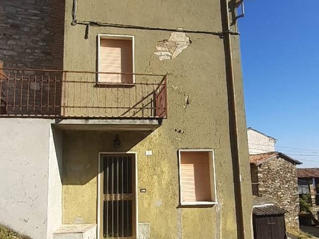 Villa Indipendente in vendita a Alta Val Tidone, Romagnese