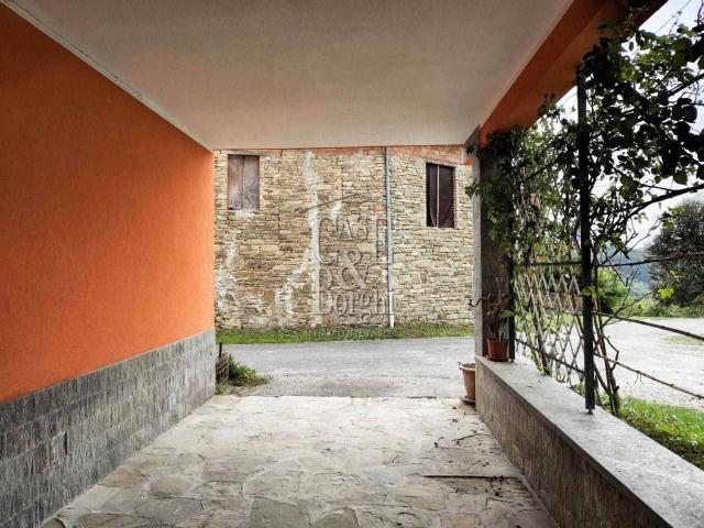 Villa Indipendente in vendita a Romagnese, Lombardia