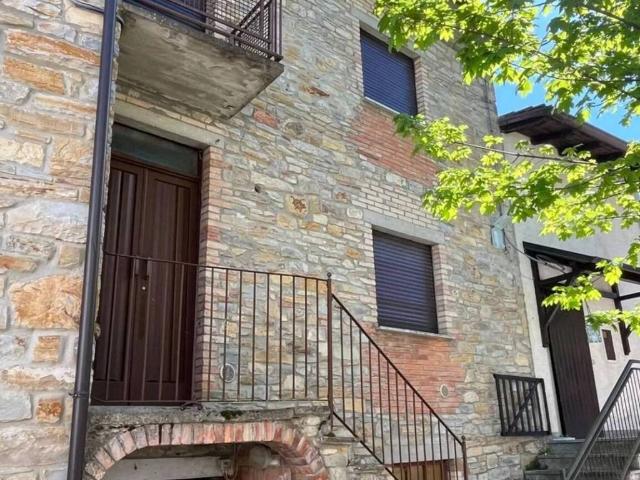 Villa Indipendente in vendita a Romagnese, Lombardia