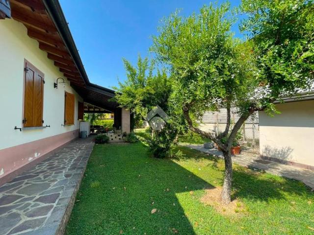 Villa Indipendente in vendita a Romano Di Lombardia, Lombardia