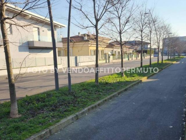 Villa Indipendente in vendita a Romano Di Lombardia, Lombardia