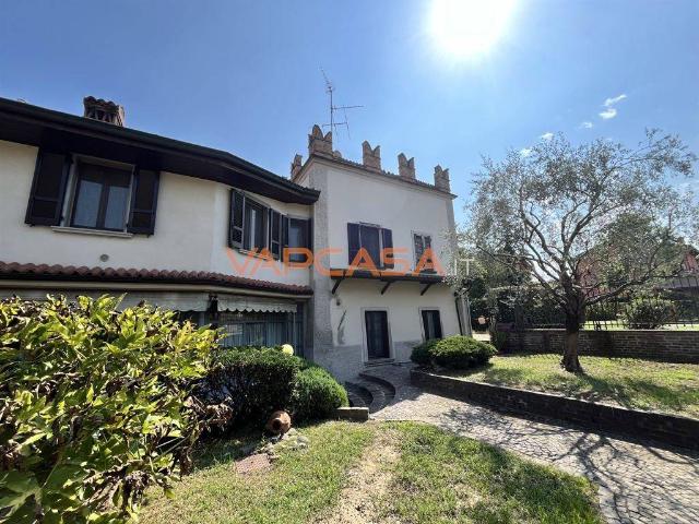 Villa Indipendente in vendita a Romano di Lombardia, Bergamo