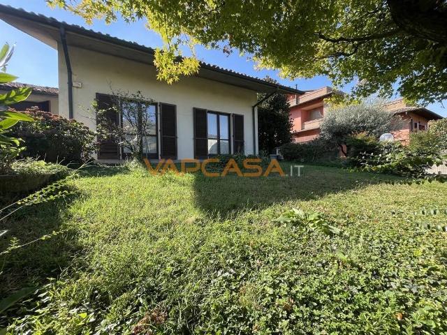 Villa Indipendente in vendita a Romano di Lombardia, Bergamo