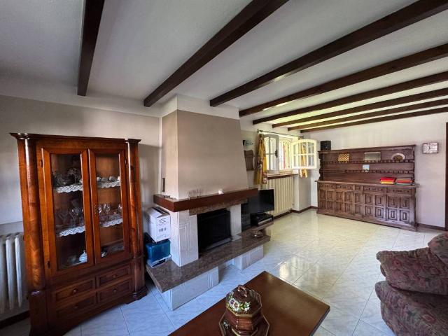 Villa Indipendente in vendita a Romano Di Lombardia, Lombardia