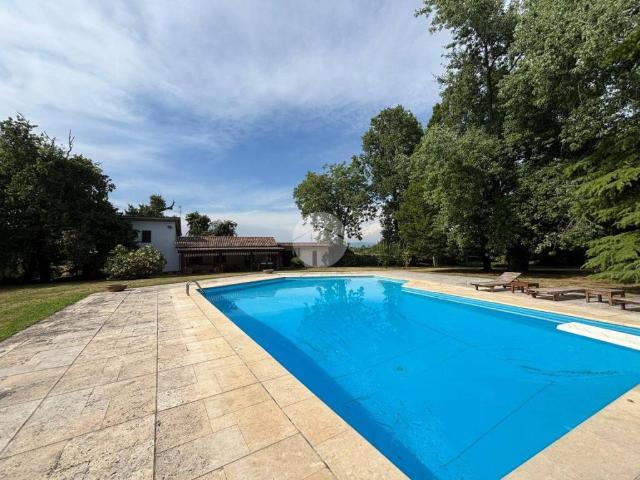 Villa Indipendente in vendita a Romano Di Lombardia, Lombardia
