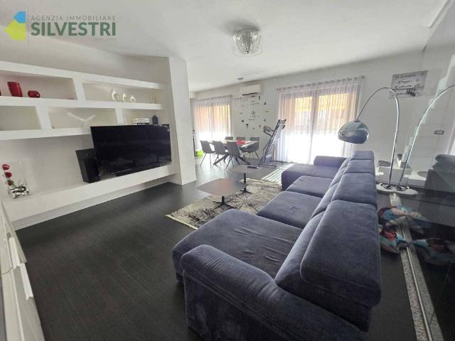 Villa Indipendente in vendita a Romentino, Novara