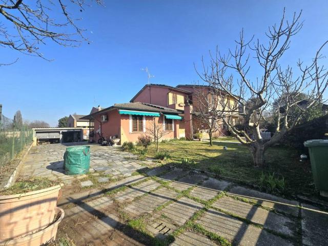 Villa Indipendente in vendita a Roncaro, Lombardia