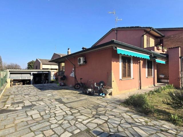 Villa Indipendente in vendita a Roncaro, Lombardia