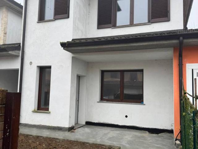 Villa Indipendente in vendita a Roncaro, Lombardia