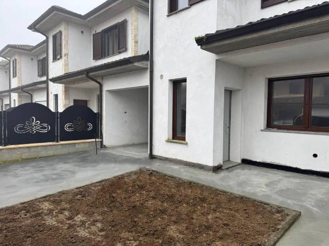 Villa Indipendente in vendita a Roncaro, Lombardia